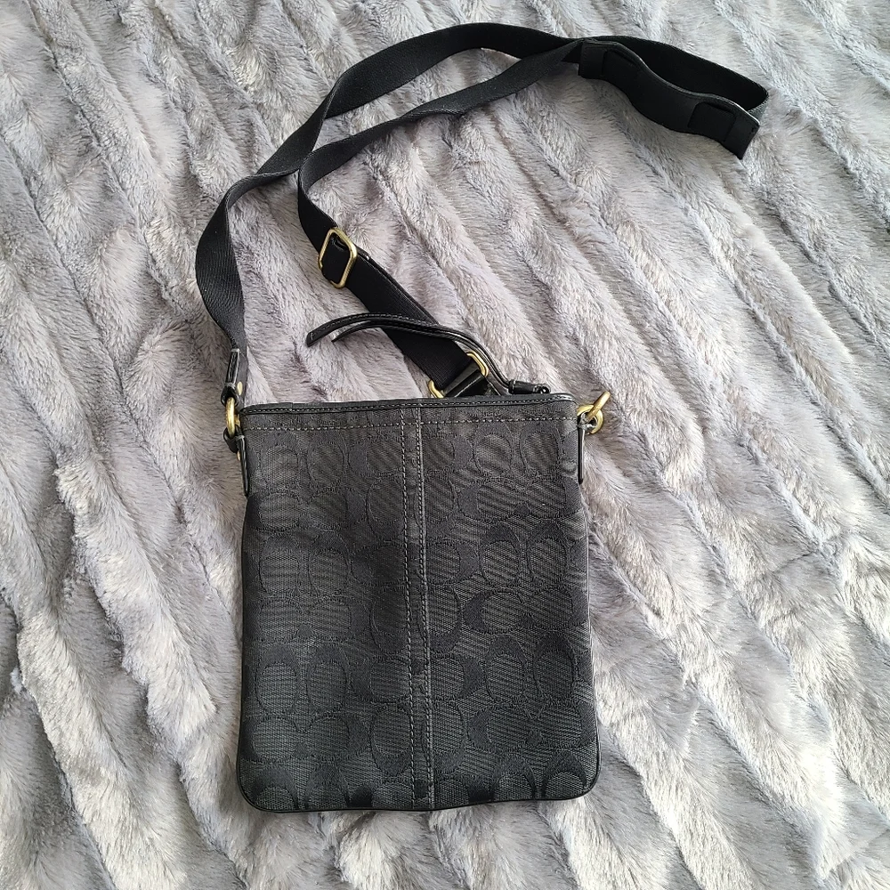 ❌️SOLD❌️ Coach Signature Crossbody Bag - Black - Picture 4 of 10